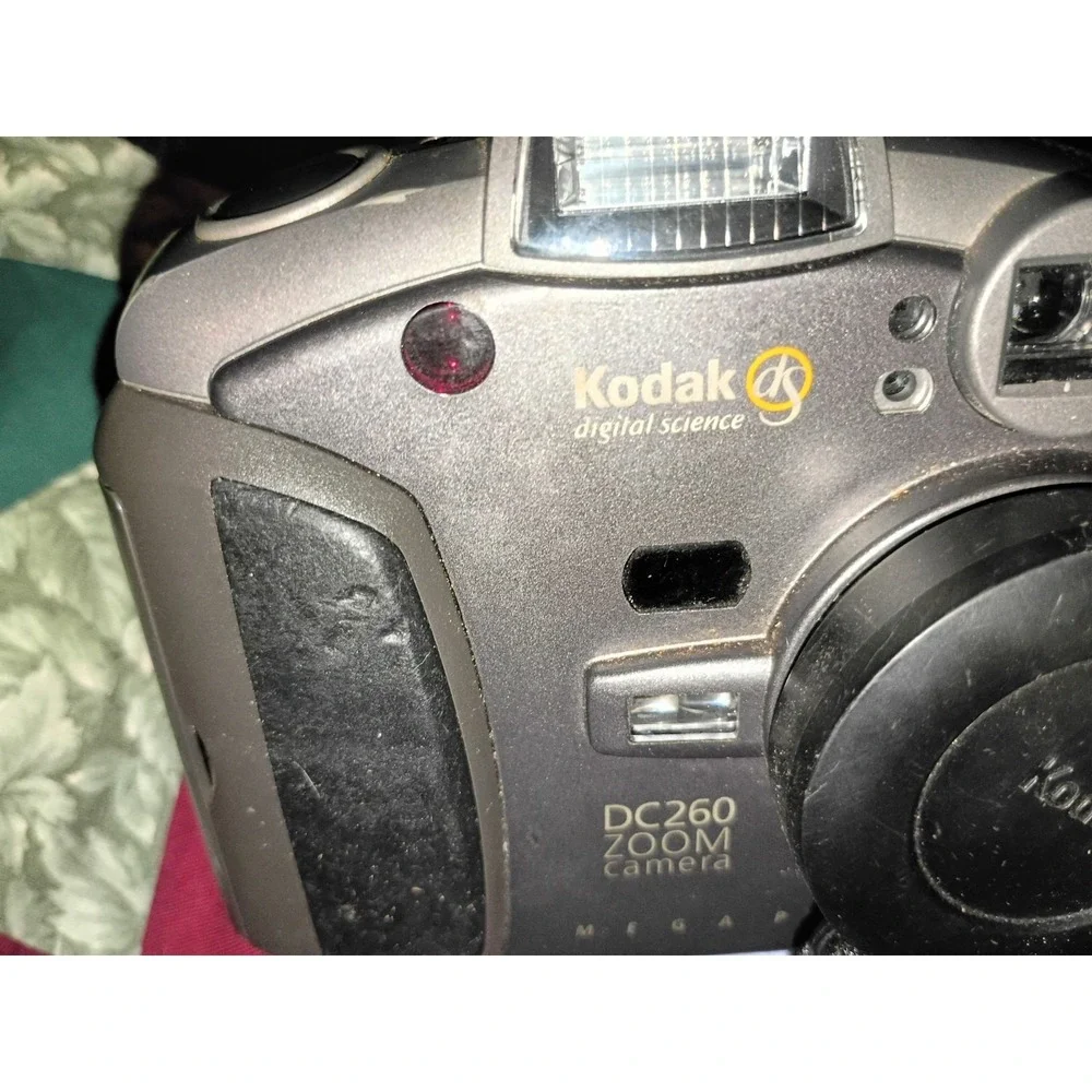Kodak DC DC260 Digital Camera With Cord And Carry Bag Untested